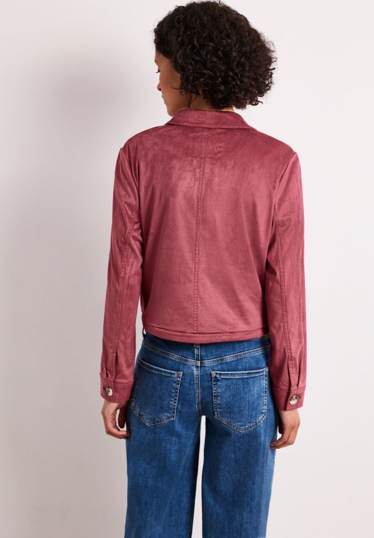  17733 dark clou